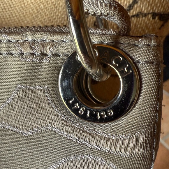 Coach Poppy hippie Beige Signature Shoulder Bag - Picture 2 of 6